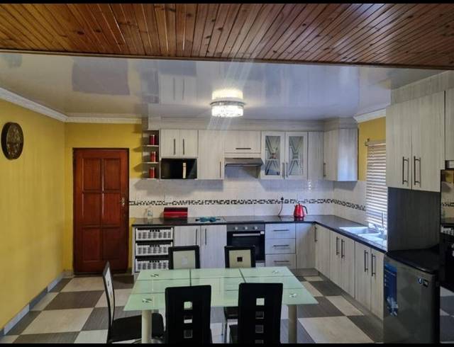 3 BEDROOM HOUSE FOR SALE IN VICTORIA MXENGE